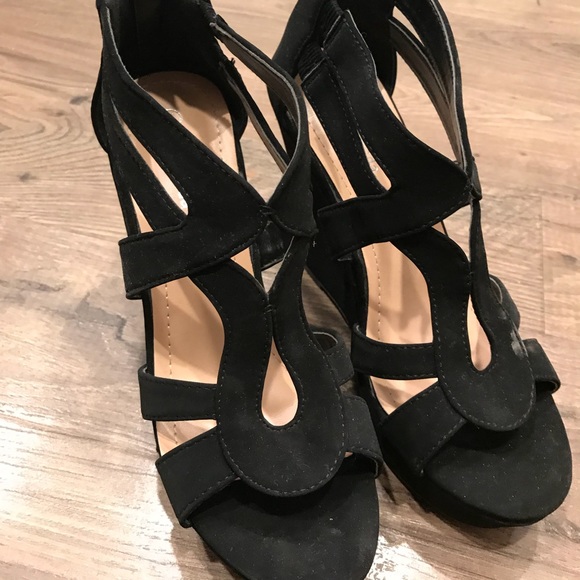 topmoda Shoes - Adorable velvet/suede like wedges